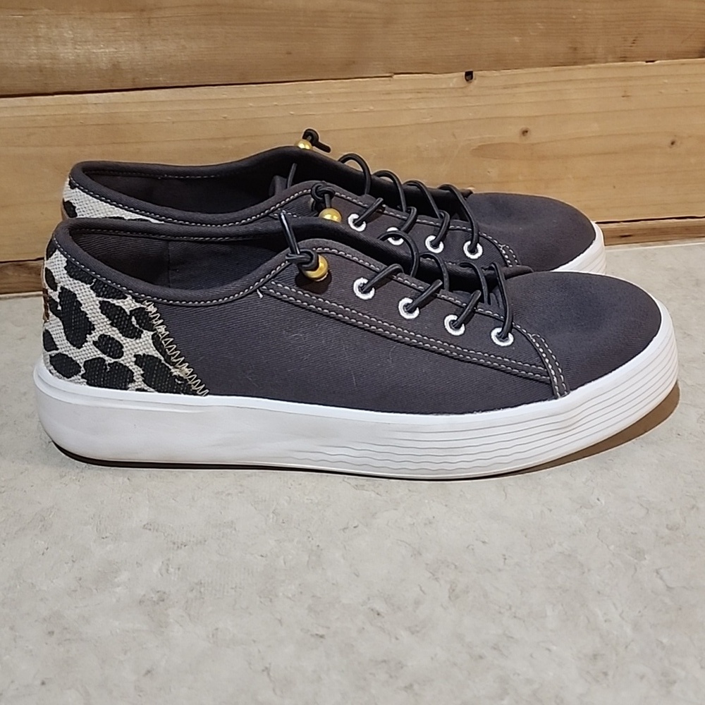 Hey Dude Hugo stretch sneakers Size 8 comfortable lightweight Leopard Gray